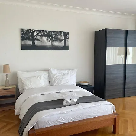 Apartment At Center